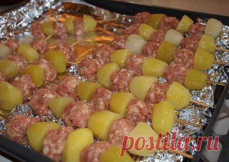 Maltos mėsos kamuolėliai ant iešmo Maltos mėsos kamuolėliai ant iešmo - labai gardus patiekalas, kurį nesunkiai pasigaminsite pagal pateiktą receptą šioje svetainėje. Daug gerų ir išbandytų receptų vienoje vietoje, kuriuos tiesiog privalote išmėginti!