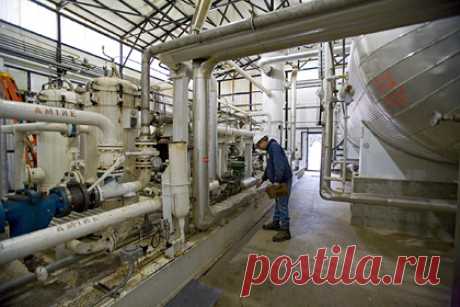 Рост цен на газ в США побил исторический рекорд. Фьючерсы на газ в США резко взлетели в цене на торгах Нью-Йоркской товарной биржи 27 января, скачок в 72 процента по февральскому контракту стал рекордным за всю историю, пишет Bloomberg со ссылкой на представителя CME Group, владеющей биржей. Стоимость выросла на фоне прогнозов о похолодании.
