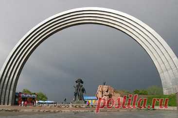 На Украине предложили сделать из советского памятника символ ЛГБТ