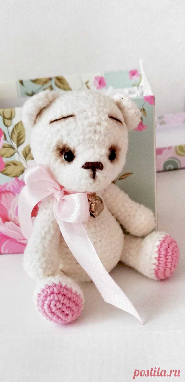 PDF Велюровый Мишка крючком. FREE crochet pattern; Аmigurumi animal patterns. Амигуруми схемы и описания на русском. Вязаные игрушки и поделки своими руками #amimore - медведь, плюшевый медвежонок, мишка из плюшевой пряжи.