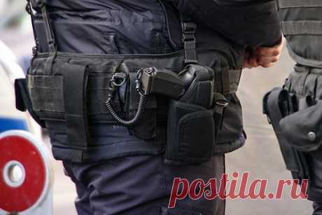 На Кипре предотвратили покушение на российского журналиста. Полиция Кипра предотвратила покушение на российского журналиста. Задержаны двое подозреваемых в заговоре с целью убийства, имя сотрудника СМИ не сообщается, передает телеканал Alpha. Утверждается, что убийство заказал 62-летний «мужчина русско-еврейского происхождения», постоянно проживающий в Пафосе.