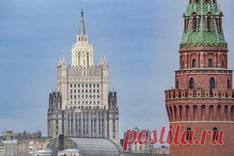 В МИД обвинили Украину в планировании военного захвата Крыма. Украинские власти продолжают планировать военный захват Крыма и нанесение ударов по нему, заявили в МИД России. В ведомстве также напомнили, что замгоссекретаря США Виктория Нуланд во время выступления на виртуальном мероприятии Центра Карнеги назвала военные объекты на полуострове «легитимными целями» для Украины.