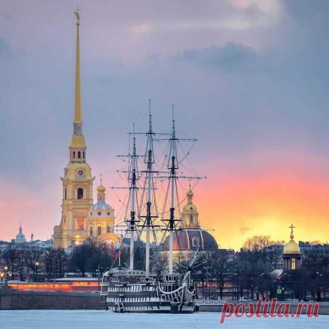 Вид на Петропавловскую крепость

Санкт-Петербург, закат