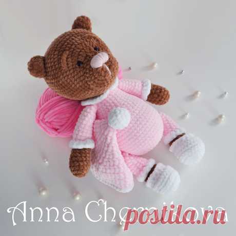 Топ-10 бесплатных схем по вязанию плюшевых мишек крючком. FREE crochet pattern; Аmigurumi doll patterns. Амигуруми схемы и описания на русском. Вязаные игрушки и поделки своими руками #amimore - Медведь, медвежонок, teddy bear, oso, suportar, ours, bär, ayı, niedźwiedź, medvěd, bära. Amigurumi doll pattern free; amigurumi patterns; amigurumi crochet; amigurumi crochet patterns; amigurumi patterns free; amigurumi today.