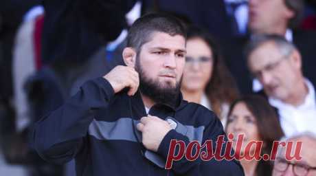 Нурмагомедов передал Холанду подарок от Хасбика. Российский боец смешанных единоборств (MMA), бывший чемпион Абсолютного бойцовского чемпионата (UFC) в лёгкой весовой категории Хабиб Нурмагомедов встретился с нападающим «Манчестер Сити» и сборной Норвегии по футболу Эрлингом Холандом. Читать далее