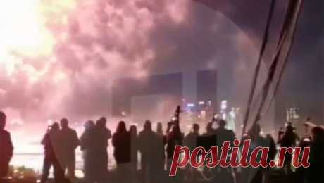 Управляющая компания устроила платный просмотр салюта на крыше дома в Москве. Жители дома на юго-западе Москвы утверждают, что ГБУ &quot;Жилищник&quot; открыл доступ на крышу всем желающим посмотреть салют 9 мая за 1000 рублей с человека. Об этом сообщает &quot;Подъем&quot;. Накануне на крыше дома на улице ...