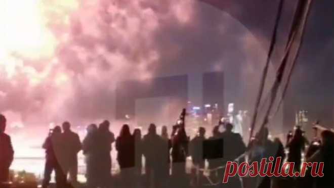 Управляющая компания устроила платный просмотр салюта на крыше дома в Москве. Жители дома на юго-западе Москвы утверждают, что ГБУ "Жилищник" открыл доступ на крышу всем желающим посмотреть салют 9 мая за 1000 рублей с человека. Об этом сообщает "Подъем". Накануне на крыше дома на улице ...