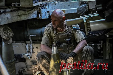 В ФРГ удивились молчанию правительства на фоне поставок кассетных снарядов ВСУ. Член бундестага от партии «Альтернатива для Германии» Петр Быстрон обратился к правительству страны с вопросом о причинах молчания кабмина ФРГ на фоне поставок Украине кассетных боеприпасов. В тексте обращения Быстрон ссылается на положения Конвенции Осло, участником которой является Берлин.