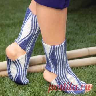 Женские носки для йоги Оригинальная модель, в которой остаются открытыми пальцы ног и пятка, что важно при занятиях йогой.