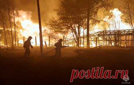 В селе Успенка Тюменской области остановили распространение огня. Пожар повредил 18 строений, в том числе 8 жилых домов