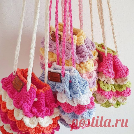 🧜🏻‍♀️ new mermaid bags ❤🧡💛💚💙💜
#new #crochet #bag #mermaid #handmade #crochetlove #crocheting #häkeln #yarn #selfmade #bags #handbag #colour #love #like #picoftheday #summer #style #fashion #diy #follow #love #instagood #bubblegum #ootd #outfit #accesoires #häkelnadel #crochethook #follower #girl

inspired by @knitcroaddict 😍