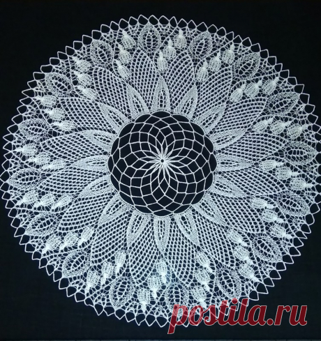 Две белые салфетки и одна жёлтая После месячного творческого простоя работа закипела и вот готовы две новые салфетки. Впервые вязала из не мерсеризованного хлопка Лилия. Понравилось, что узелки получаются надёжными. :) Попросили у меня белые салфетки, связала пока две.