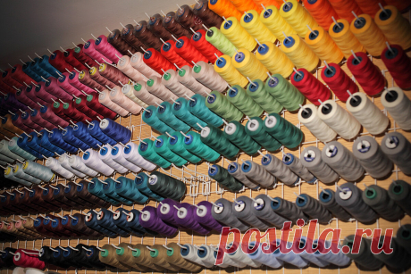 Какие швейные нитки я использую. Шью более 10 лет. Мой опыт. | yana.levashova.designer | Яндекс Дзен