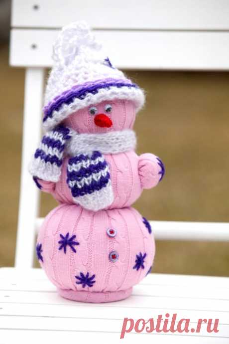 Knitted cute Snowman, Handmade Christmas Snowman, Pink funny Snowman decor, Stuffed Snowman soft toy, Whimsical Snowman boy, Christmas gift Handmade Knitted Stuffed Cute Funny Snug Whimsical Pink Soft Toy Christmas Snowman Boy with gift wrap and package is Beautiful Knitted Soft Gift for Christmas.  HO- HO-HO It will soon be Christmas. Christmas is coming!  Now is the best time to buy gift for their parents, sisters, children,