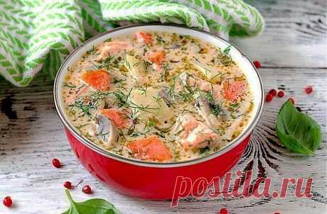 Сырный суп с форелью и грибами