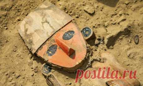 Археологи обнаружили любопытную деревянную фигуру в Перу