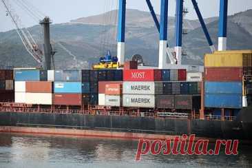 Падение поставок грузов через российские порты ускорилось