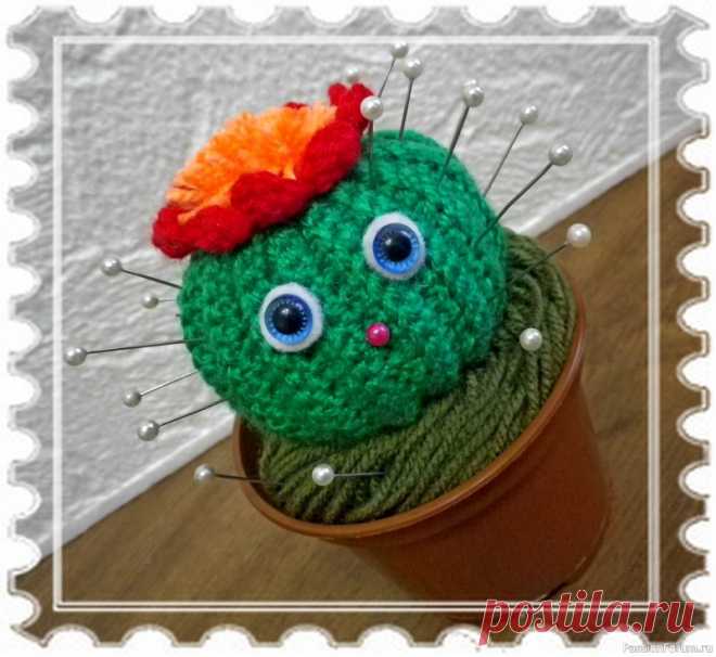 Вязаный кактус - игольница. Видео мастер-класс для начинающих. DIY Crocheted cactus-needler | Вязание крючком для начинающих Из остатков яркой разноцветной акриловой пряжи я решила связать яркий и позитивный кактус. Я постаралась подробно показать все этапы вязания этой игрушки или игольницы, кому как больше нравится. Вообще мне эта работа понравилась и я думаю, что это не последний мой вязаный кактус....