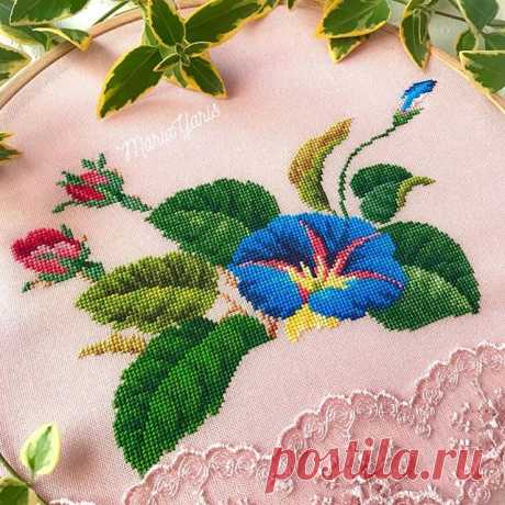 Antique floral bouquet. Stitched by: @mariayaris Thank you for the embroidery Maria . #çarpıişi #pointdecroix #woolwork #xstitch #needlework #needlepoint #crossstitch #crossstitcher #beadwork#antique#petitpoint#nakış#