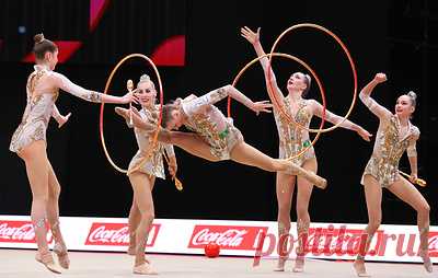 Российские гимнастки стали вторыми в упражнении с обручами и булавами на чемпионате мира. Победу одержали итальянки, третьими стали японки