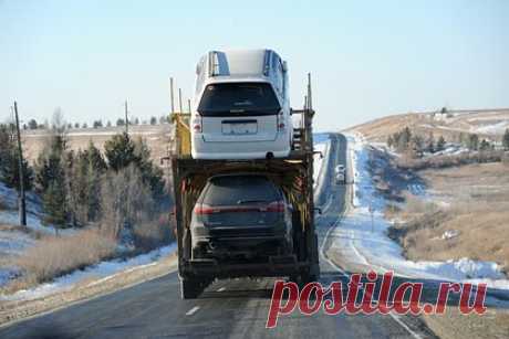 В список параллельного импорта в Россию внесли еще 12 брендов автомобилей. Министерство промышленности и торговли внесло в список параллельного импорта 12 марок автомобилей, чьи производители решили уйти из России. В перечень попала продукция Renault, KIA, Hyundai, Mazda, Ford и прочие бренды. Первые поставки автомобилей по параллельному импорту в Россию начались весной 2022 года.