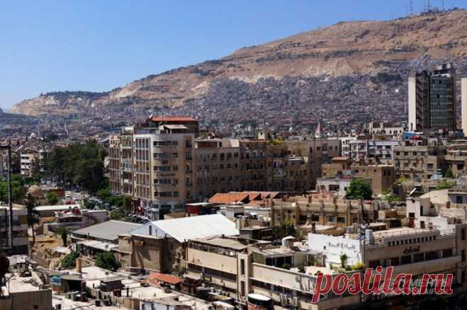 В Сирии заявили, что Израиль нанес удар по жилому дому в Дамаске. Взрывы в Дамаске, согласно сообщениям сирийских СМИ, прогремели сегодня утром.