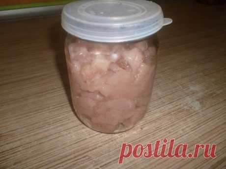 Куриная грудка в банке для диеты, которую всегда отнимают нехудеющие домашние. Грудка может быть очень вкусной совсем без всего. | Фишки от Аришки. | Яндекс Дзен