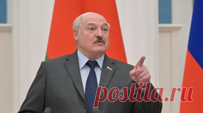 Лукашенко во время рабочей поездки в Гомель подарили гранатомёт. Белорусскому лидеру Александру Лукашенко в ходе поездки в Гомель на 1868-й артиллерийской базе вооружения подарили гранатомёт. Читать далее