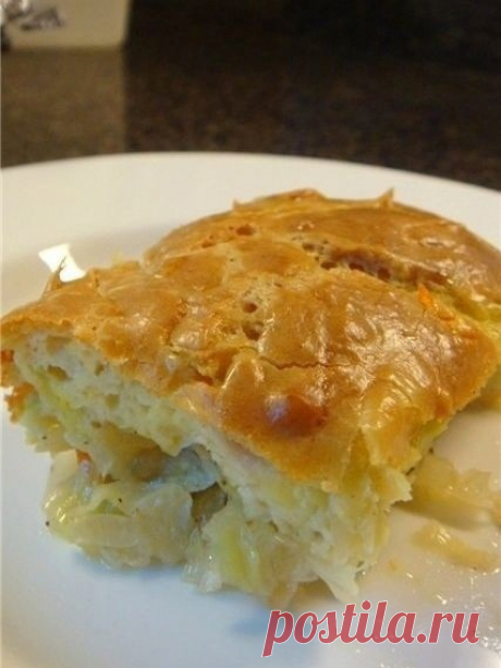 ПИРОГ "ЛЕНИВАЯ КАПУСТНИЦА"
Очень нежный и вкусный пирoг.

Понадобится:
Начинка:
- 500 гр. капусты (я обычно беру половину вилка, а в этот раз я брала капусты много, почти полный противень, а сверху залила тестом и размазала)
-100 гр сливочного масла
- 1 средняя луковица
- Соль по вкусу

Тесто:
- 3 яйца
- 5 ст.л. сметаны (+ по желанию 2 ст.л. майонеза)
- 6 ст.л. муки
- 1 ч.л. соли
-1,5 ч.л. разрыхлителя

Приготовление:

- Мелко шинкуем капусту, выкладываем ее в форму.

- Ре...