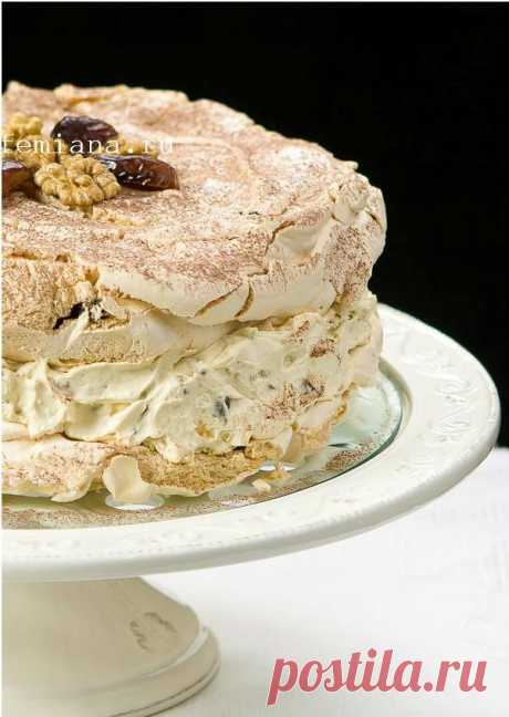 Рецепт торта Дакуаз из меренги с грецкими орехами и финиками | FEMIANA