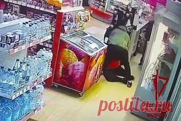 Мужчина избил возлюбленную в магазине и попал на видео