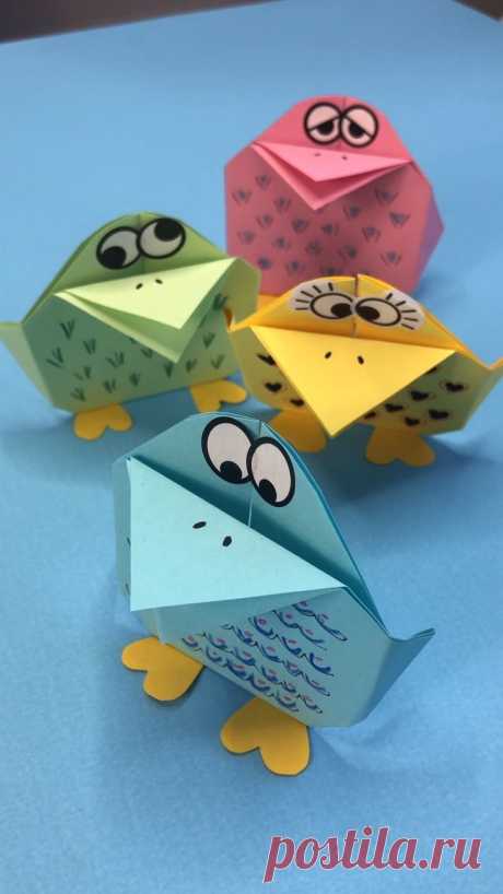 Easy Origami Bird for Kids. Need Paper Bird Craft Ideas? Take a look at these art paper birds. Based on an easy Origami Bird Pattern. Fun Paper Easter Decor. FIND OUT OUT Paper Bird - no templated needed! #PaperBird #Template #forkids #origami #diy #turorial