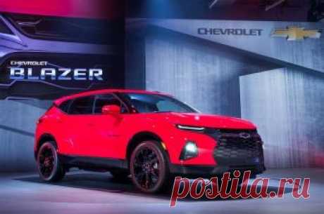 Chevrolet Blazer 2019 – новый Шевроле Блейзер стал кроссовером Новый Шевроле Блейзер представлен официально в США 21 июня 2018 года и готовится к выходу на автомобильный рынок Северной Америки в начале 2019 года. В нашем обзоре Chevrolet Blazer 2018-2019 года – ф...