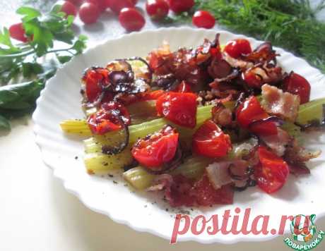 Сельдерей, запеченный с помидорами и беконом – кулинарный рецепт