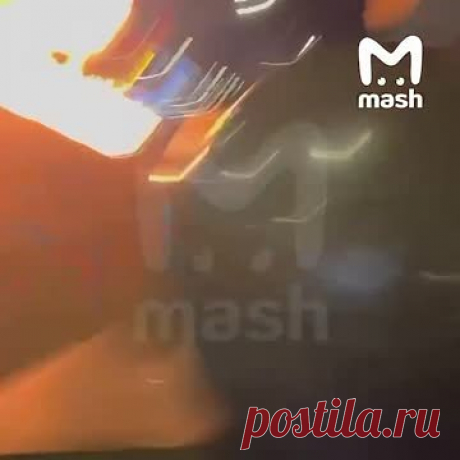 В Москве автомобиль на большой скорости врезался в столб и загорелся. В Москве на Кутузовском проспекте автомобиль на большой скорости врезался в столб и загорелся, сообщает Shot. Иномарка наехала на мачту освещения и загорелась. Очевидцы сообщили о нескольких звуках взрывов. На месте происшествия работают сотрудники скорой помощи и пожарные.