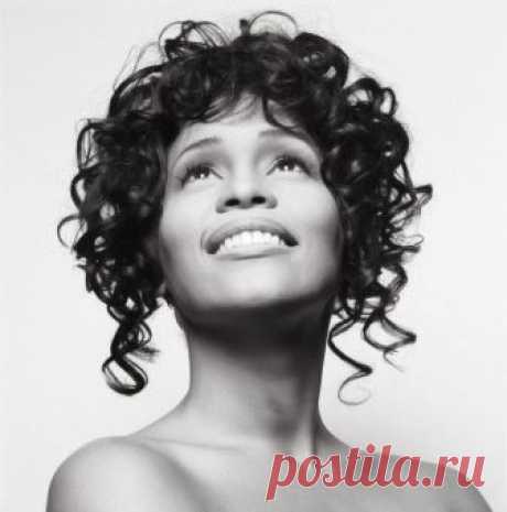 Уитни Хьюстон (Whitney Houston) в фотосессии Мишеля Комте (Michel Comte) для журнала Vanity Fair (1992).