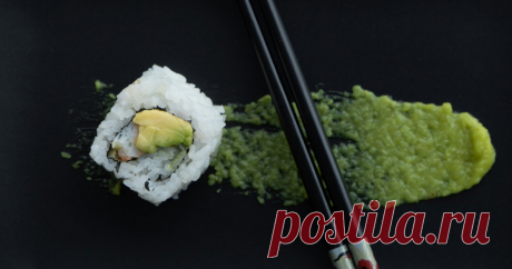 В Университете Тахоку нашли связь этой приправы со значительным улучшением памяти Хорошая новость для любителей японской кухни. Исследователи доказали, что популярная пряность, которую обычно едят с суши и роллами, способна быть настоящим «бустером» для мозга.