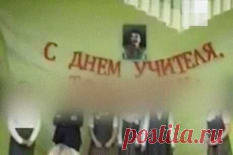 Руководству красноярской школы пришлось оправдываться за портрет Сталина на концерте ко Дню учителя