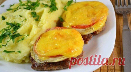 Котлеты в духовке с овощами и сыром.