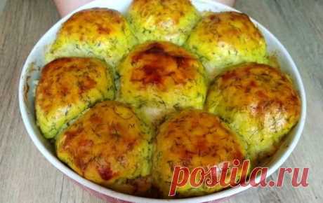 Сытное и очень вкусное горячее блюдо из картофеля и фарша для большой семьи Не знаете что приготовить на ужин… Возьмите на заметку мой рецепт! Это своего рода картофельная запеканка с фаршем… Но, более оригинально приготовленная!

 



Ингредиенты:

 	картофель — 700 граммов
 	масло сливочное — 50 граммов
 	молоко — 50 мл
 	яйца куриные — два яйца
 	укроп — один