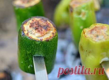 Шашлык из фаршированных овощей
Оригинальный рецепт вкуснейших шашлыков из фаршированных кабачков, сладкого перца и баклажанов.