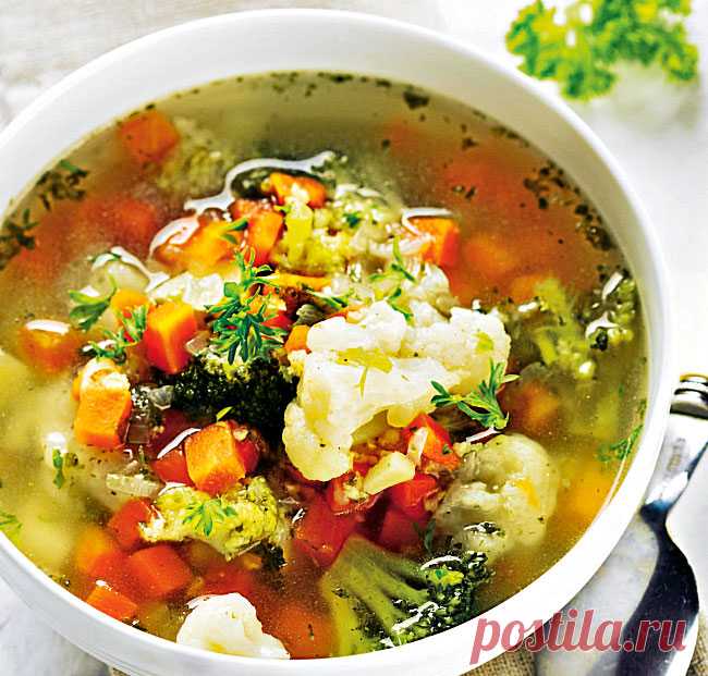 Овощной суп с капусты рецепт. Вегетарианский суп. Овощной суп. Вегетарианский суп из овощей. Овощной суп с брокколи.