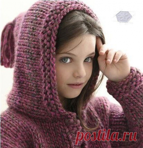 Куртка с капюшоном вишневого цвета спицами для девочки (Вязание спицами) Вяжется толстыми спицами лицевыми и изнаночными петлями. Подходит для начинающих вязальщиц. Такую обновку можно связать за несколько часов. Размеры: 4 – 6 – 8 – 10 – 12 лет …