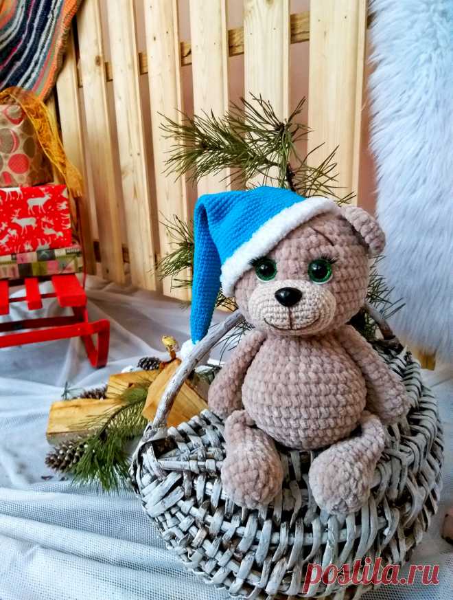 PDF Мишка в колпачке крючком. FREE crochet pattern; Аmigurumi animal patterns. Амигуруми схемы и описания на русском. Вязаные игрушки и поделки своими руками #amimore - медведь из плюшевой пряжи, плюшевый медвежонок, мишка в шапочке.