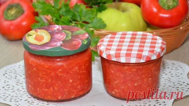 Вкусная «Хреновина» со сладким перцем и помидорами Моим детям очень нравятся сладковатые соусы с острыми нотками, и я стараюсь радовать их своей консервацией. Этот рецепт с болгарским перцем подходит под закатку без варки. Вам понадобится: 3 килограмма помидоров; полкило болгарского перца; 150 грамм хрена; пара стручков острого перца; полстакана соли; стакан измельченного чеснока; стакан сахара; стакан яблочного уксуса. Как приготовить хреновину со …