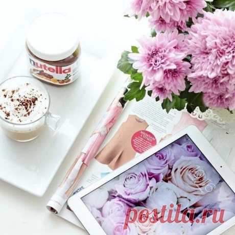 100 самых романтичных книг. 💕 1. «Человек, который смеётся» Виктор Гюго 2. «Одиночество в Сети» Я. Вишневский 3. «Один день» Николас Спаркс 4. «Триумфальная арка» Э.М. Ремарк 5. «Три товарища» Э.М. Ремарк 6. «Гранатовый браслет» Куприн 7. «Медея и ее дети» Улицкая. 9. «Отверженные» Виктор Гюго 10. «Жена путешественника во времени» Одри Ниффенеггер 11. «Анна Каренина» Л.Н. Толстой 12. «Унесенные ветром» М. Митчелл 13. «Джейн Эйр» Ш. Бронте 14. «Грозовой перевал» Э. Бронте 15. «Поющие в…