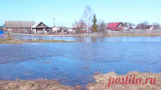 В оперативных службах рассказали, сколько человек были эвакуированы из-за паводка в РФ. С начала весеннего половодья в России были эвакуированы больше 38 тысяч человек. Об этом сообщает ТАСС со ссылкой на оперативные службы. "С начала весеннего половодья с затопленных и опасных территорий были эвакуированы 38 302 ...