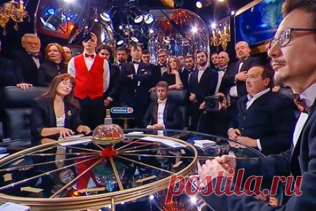 Игра «Что? Где? Когда?» закончилась скандалом. Звездный знаток объявил об уходе из клуба после конфликта с ведущим. Магистр «Что? Где? Когда?» Андрей Козлов в четвертой игре осенней серии вступил в конфликт с ведущим программы Борисом Крюком из-за незачтенного его команде ответа на вопрос. «Это несправедливо. Извините, пожалуйста, но это на самом деле несправедливо», — возмутился знаток.