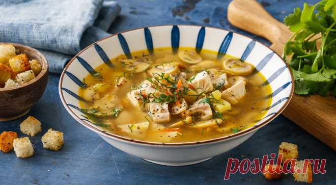Куриный суп с грибами. Куриный суп с грибами – это привычное нам вкусное и легкое блюдо. Куриный бульон рекомендуется диетологами как продукт, восстанавливающий силы после болезни, кроме того, куриный суп снимает стресс и ...