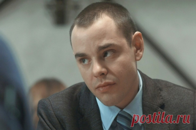 Shot: актер Чирков получил штраф за пьяный дебош на детском конкурсе. Он заплатит по 500 рублей за курение в общественном месте и мелкое хулиганство.